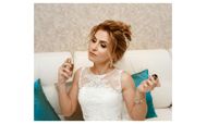 Women's colognes are of different types. (Image via Pexels/ Анна Равека)